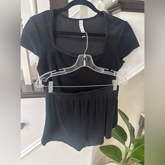 ALO Yoga Black Top and Bottom Set Size M , Terry Beachside Style - Picture 4 of 5